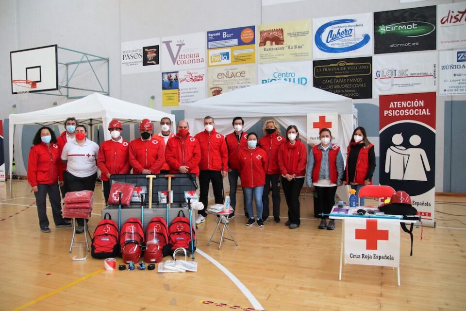 Personas voluntarias de Cruz Roja aprenden en Rioseco a manejar un albergue provisional para situaciones de emergencia o catástrofes