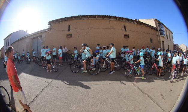 Cientos de Personas pedalean en la Marcha Cicloturista de Villafrechós