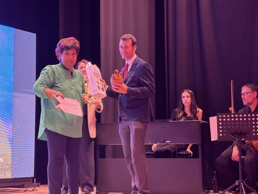 La Red de Conjuntos Históricos entrega el premio a la mejor asociación de Castilla y León a la AECC de Rioseco