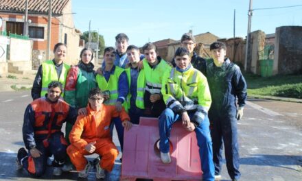 Los quintos de Villafrechós celebran la tradicional ‘huevada’